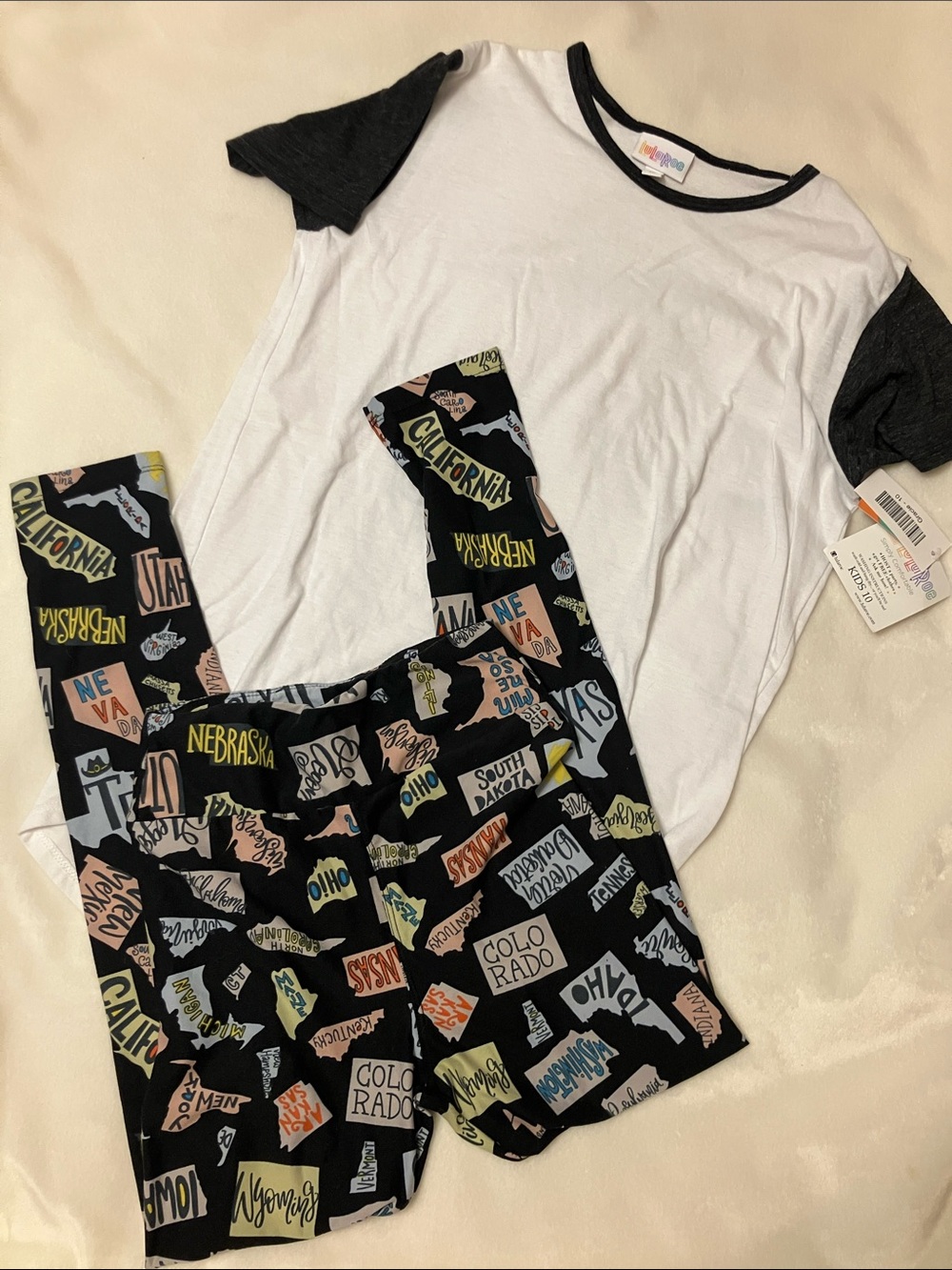 LuLaRoe Black State-Name Print Leggings with New White & Black Gracie Tee Girls